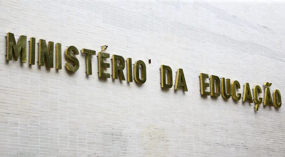 Estudantes de licenciatura podem se cadastrar para concorrer a bolsas