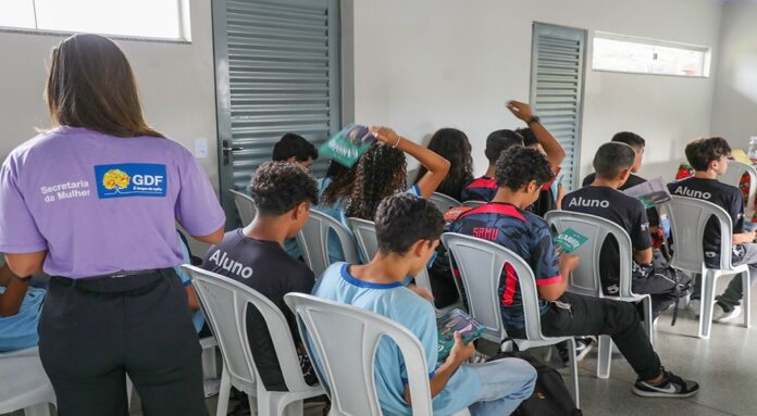 Escolas do DF promovem semana de conscientização contra a violência de gênero