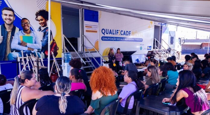 Qualifica DF Móvel oferece mais de mil vagas para qualificação profissional