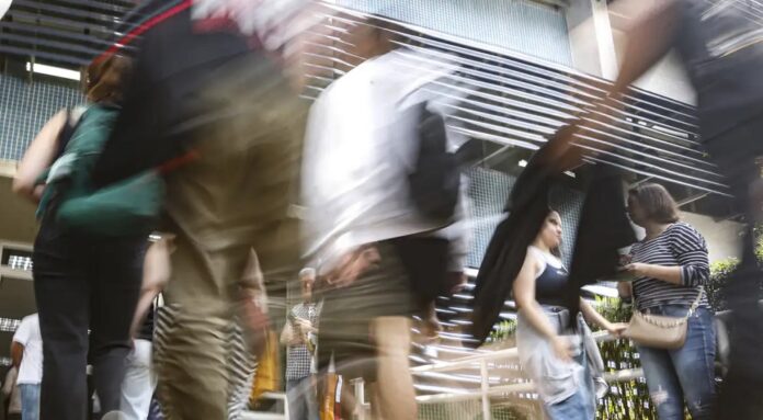 Alunos de cursinhos populares irão receber bolsa de R$ 200 por mês