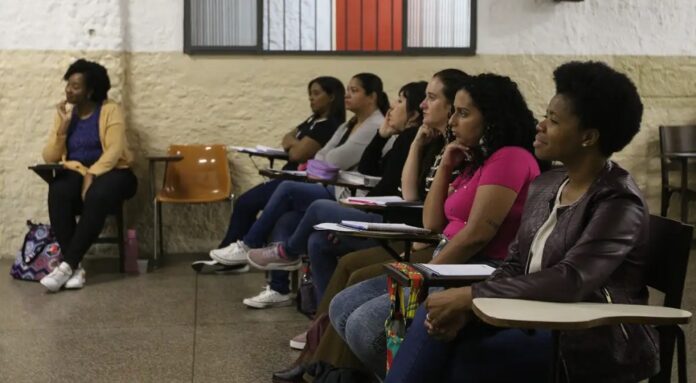 Cursinho popular tem até 6 de maio para inscrição em programa do MEC