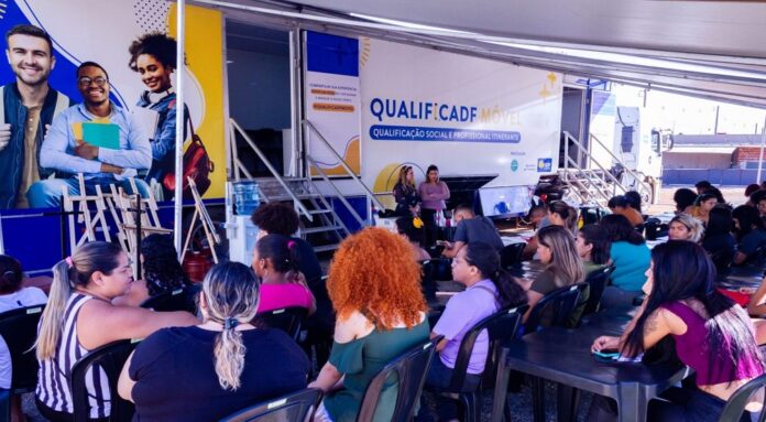 Cursos gratuitos do QualificaDF Móvel 2025 têm 1.012 vagas
