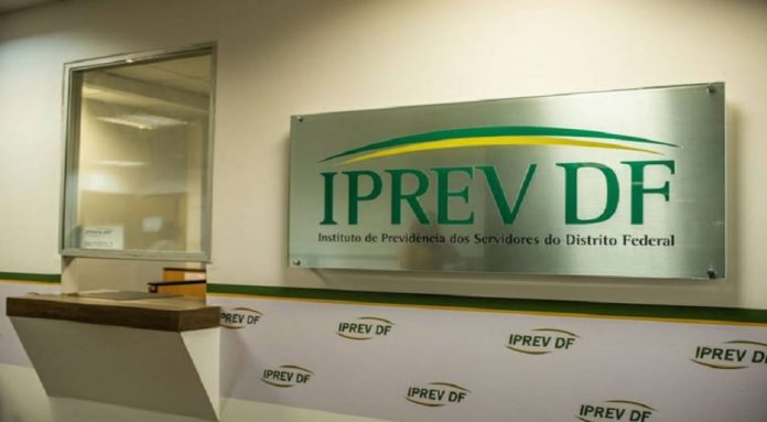 Telefones são disponibilizados para tirar dúvidas de titulares do Iprev