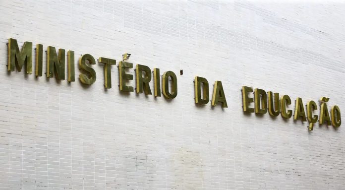 Acúmulo de benefícios para estudantes de graduação é liberado pelo MEC Acúmulo de benefícios para estudantes de graduação é liberado pelo MEC