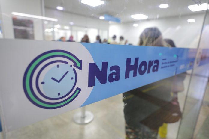 NA-HORA.jpg