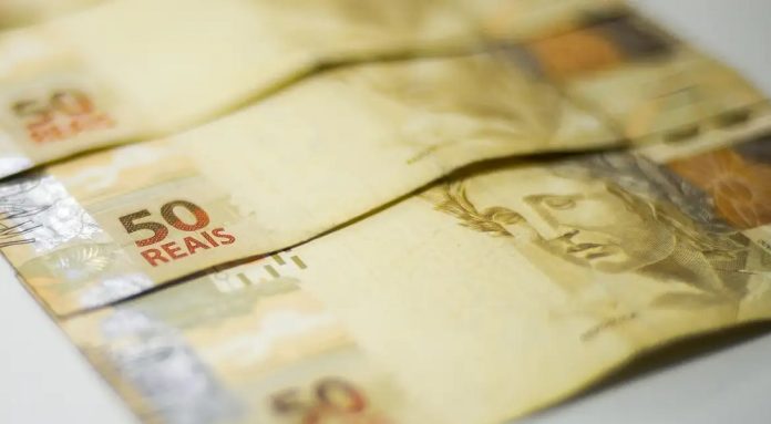 Mesmo com queda em agosto, arrecadação federal no ano supera 2024