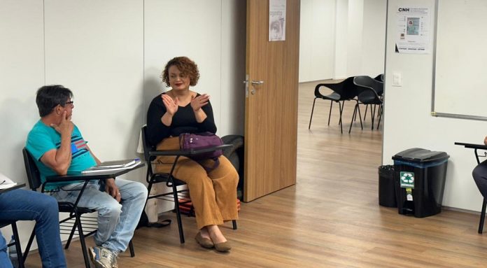 Detran-DF oferece cursos com intérprete de Libras