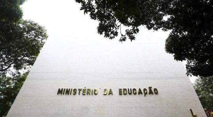 MEC divulga lista de cursos superiores semipresenciais autorizados