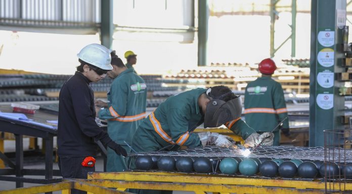 Indústria impulsionam economia do DF com recorde de crescimento