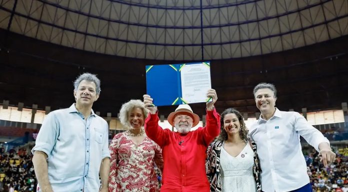 Governo anuncia investimento de R$ 108 milhões em cursinhos populares