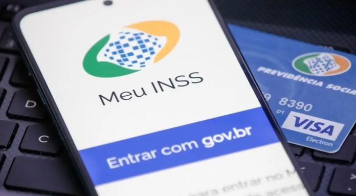 Aposentados e pensionistas foram ressarcidos em R$ 2,3 bilhões pelo INSS Aposentados e pensionistas foram ressarcidos em R$ 2,3 bilhões pelo INSS