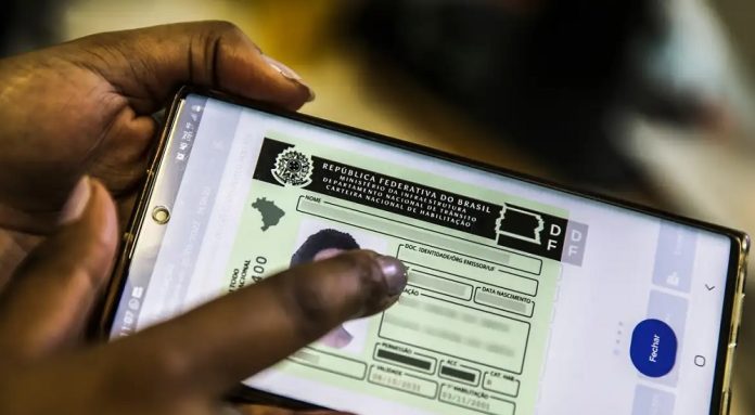 Aprovada resolução que retira exigência de autoescola para CNH