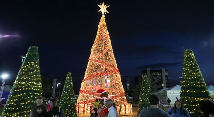 Nosso Natal 2025 ilumina Esplanada dos Ministérios e atrai famílias com espetáculos gratuitos