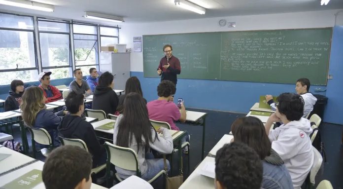 Piso do magistério tem reajuste de 5,4% em 2026