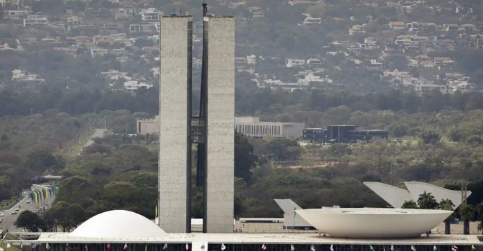 Governo aprova reajuste salarial para cargos do Legislativo