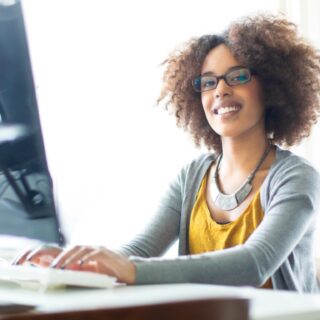 Estão abertas inscrições para cursos de tecnologia e empreendedorismo para mulheres