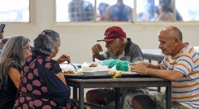 Alimentação é ampliada nos Restaurantes Comunitários