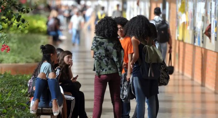 Número de alunos de ensino superior aumenta em 2023 e 2024