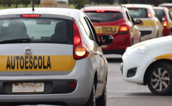 Regras para autorização de instrutor de trânsito no DF são divulgadas