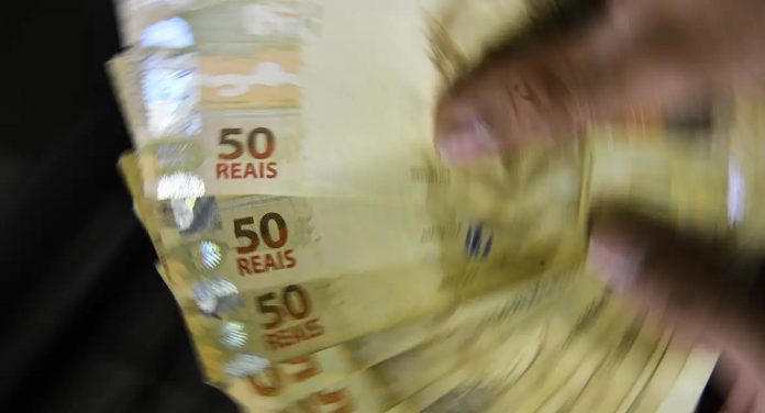 Retirada de poupança chega a R$ 11,1 bilhões em março