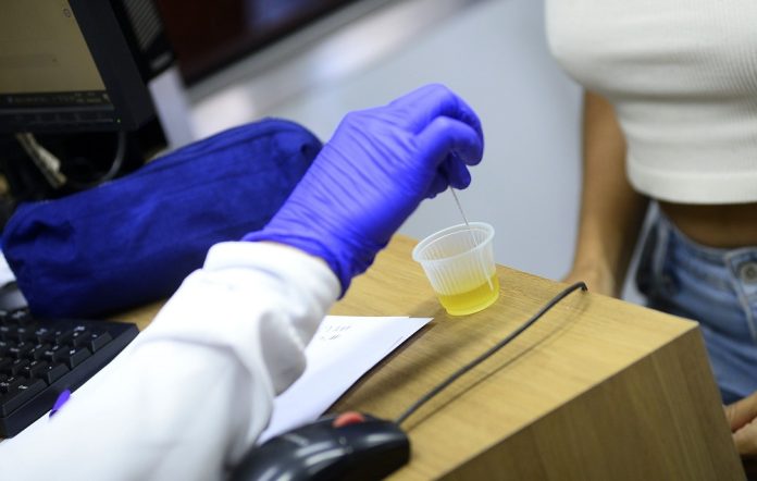 Rede pública de saúde oferece exame para diagnóstico de complicações renais