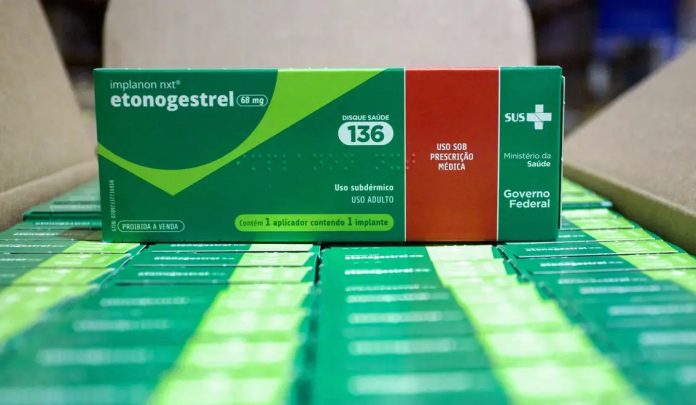 Profissionais são qualificados para aplicação de implantes hormonais pelo SUS