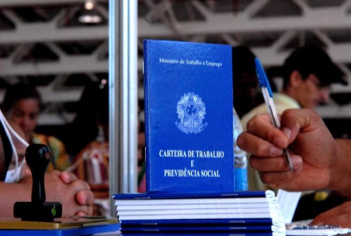 Empregos formais crescem e Brasil encerra 2025 com alta de 5% no estoque