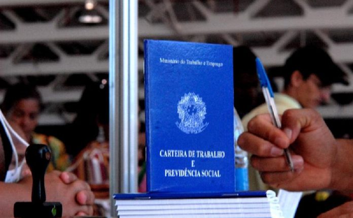 DF ganha prêmio por gerar empregos para famílias do Cadúnico