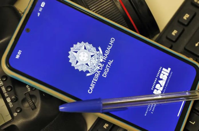 Mais de 85 mil postos de trabalho são criados em abril