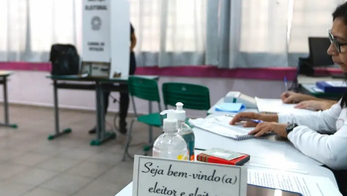 Eleitor pode se inscrever para ser mesário nas eleições