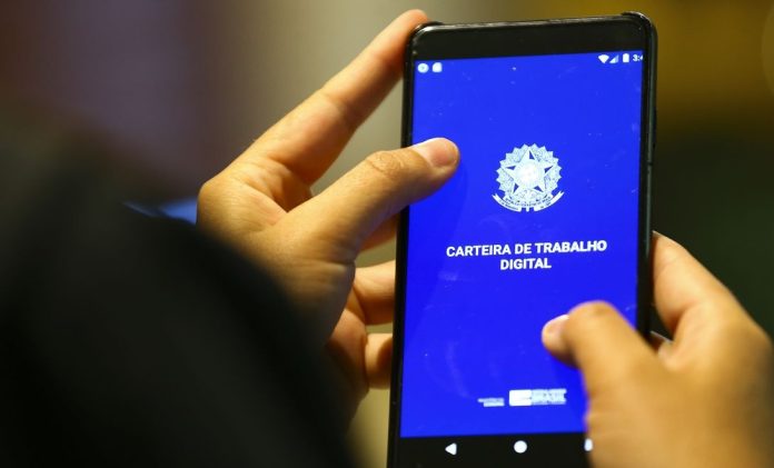 Serviço público puxa alta para mercado de trabalho formal