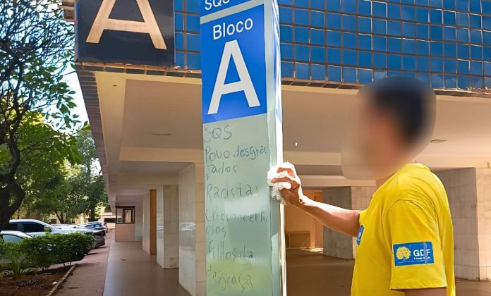 Recuperação de placas combate pichação no Plano Piloto
