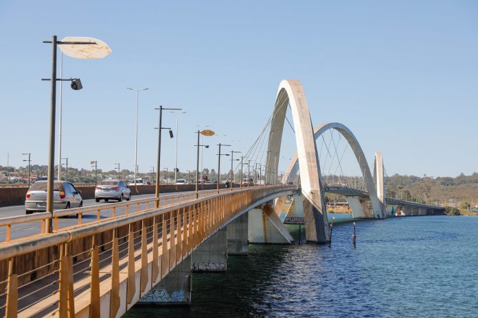 Ponte JK tem velocidade reduzida para 60 km/h