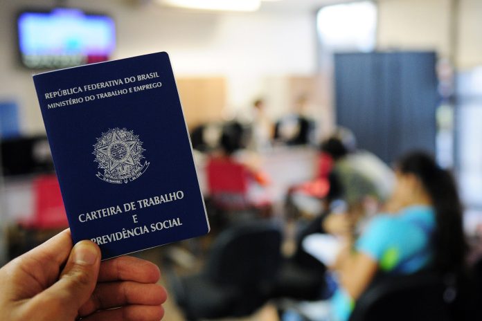 Pessoas com deficiência têm vagas de emprego e qualificação profissional