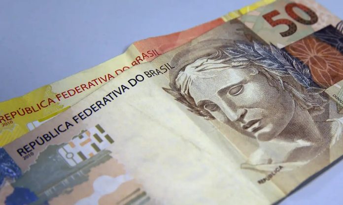 Saques da poupança superam depósitos no semestre