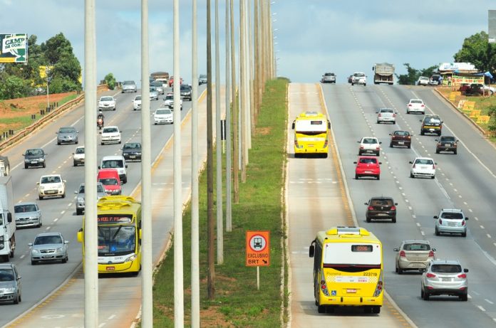 Circulação de táxis no corredor exclusivo do BRT Sul é adiada