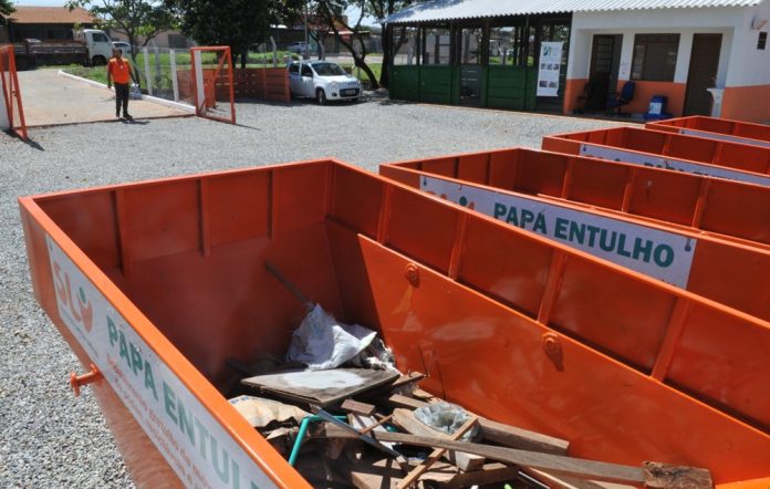 Podas e galhadas podem ser descartadas gratuitamente nos papa-entulhos
