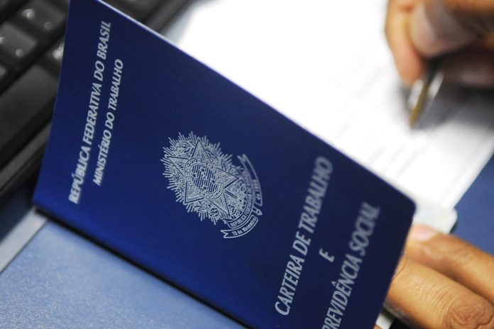 Mais de 1,4 mil vagas estão disponíveis nas agências do trabalhador