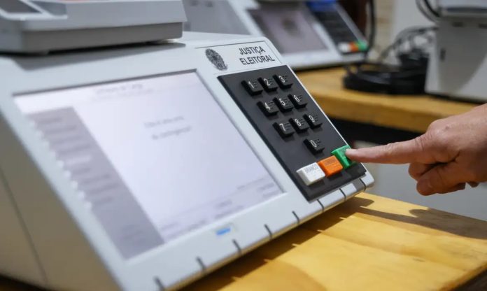 Eleitores devem conferir local de votação antes de domingo (25)